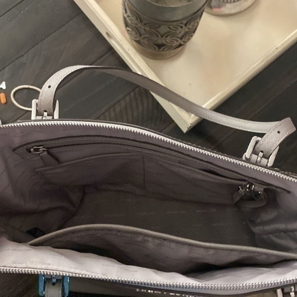 Purse - Picture 2 of 4